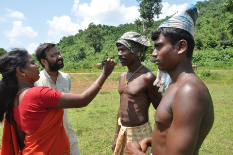 ICFJ Knight Fellow Shubhranshu Choudhary trains Indian journalist.